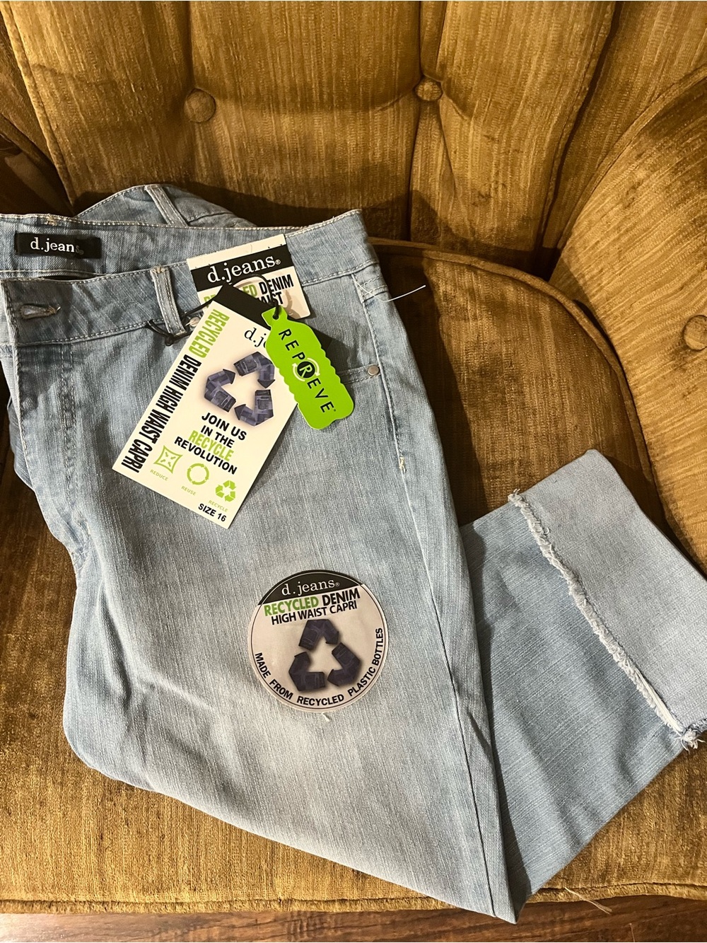 d. jeans Light Blue High-Rise Capri Jeans